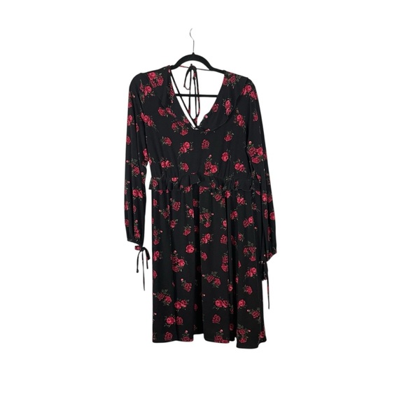 torrid Dresses & Skirts - Torrid Black Rose Print V-Neck Tie-Back Dress Size 1X